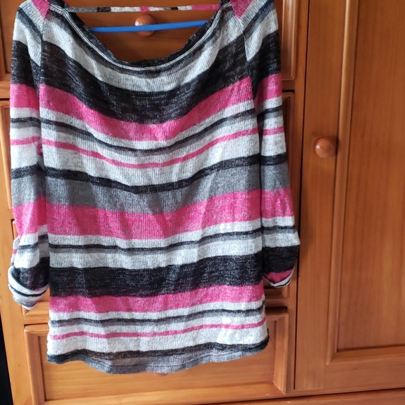 Ladies top - Picture 2 of 4